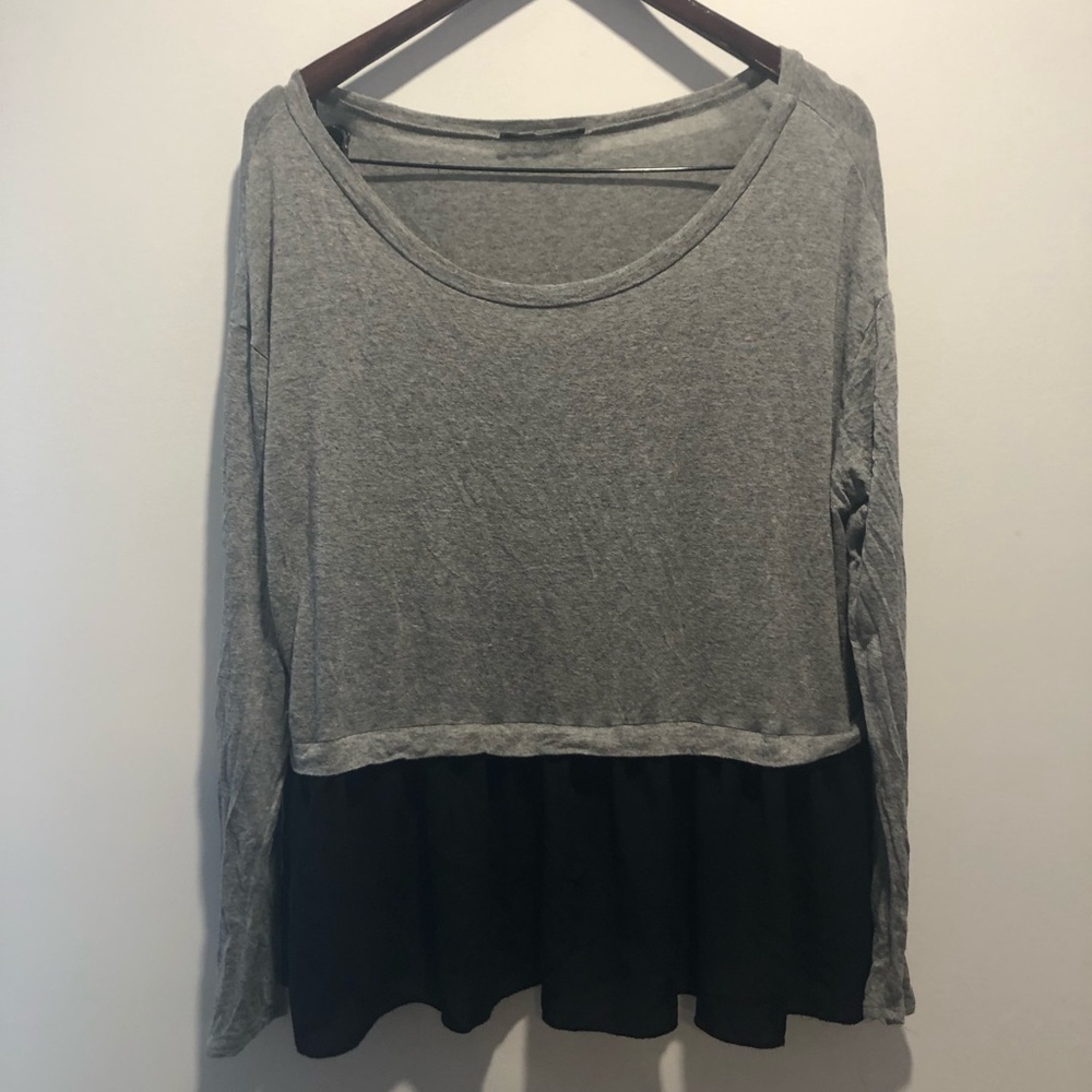 Suzy Shier Two-Tone Long Sleeve Top in Gray and Black